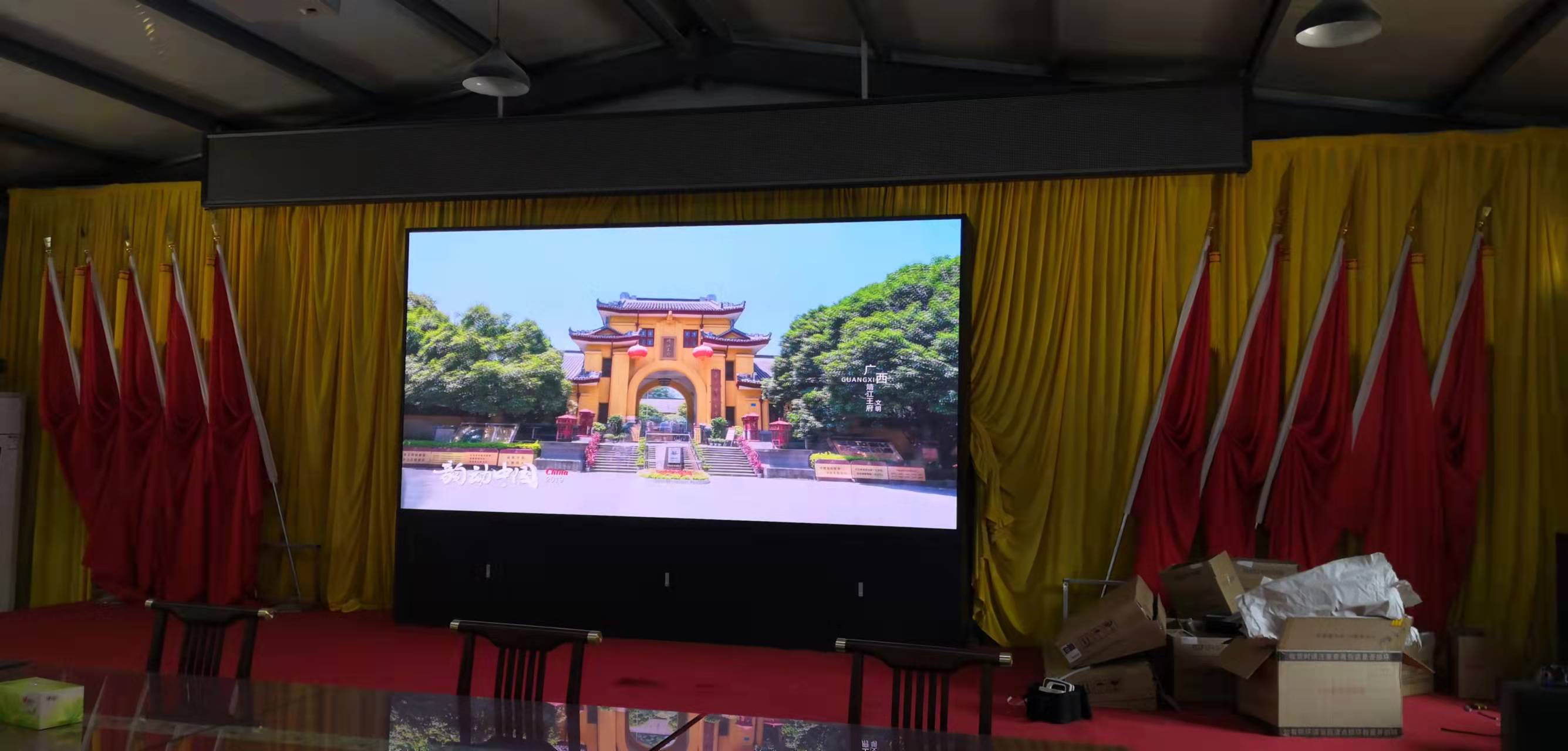 P1.667小間距LED顯示屏-落地機(jī)柜-河南洛陽(yáng)市汝陽(yáng)縣